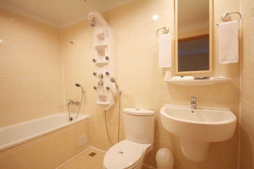 Kindness Hotel - Tainan Minsheng Екстериор снимка
