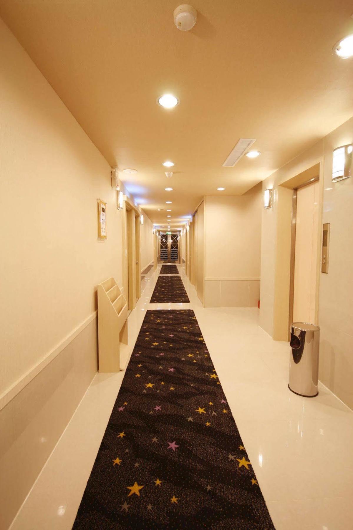 Kindness Hotel - Tainan Minsheng Екстериор снимка